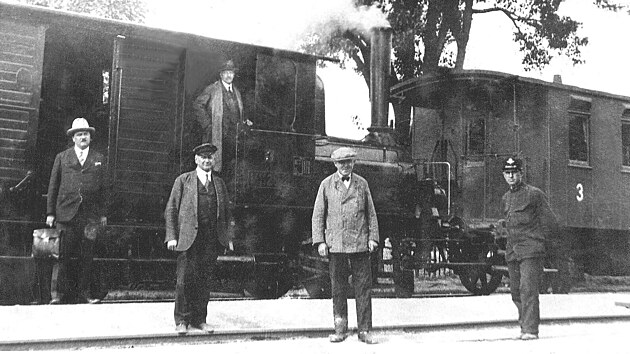 Lokomotiva M112.003 ve stanici slav mstn ndra, mezi lety 19251939 GPS: 49.9152853N, 15.3963772E