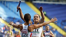 Lada Vondrová a Tereza Petr�ílková.