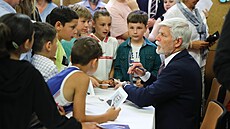 Prezident Petr Pavel se setkal s �áky Z� Cimburkova v rámci náv�t�vy hlavního...