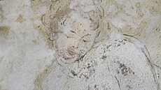 Pvodní stav maleb v Clam-Gallasov paláci (na snímku bohyn Diana)