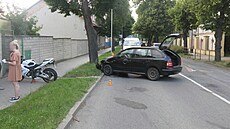 �ena parkující v Plumlov� na Prost�jovsku nedostate�n� zajistila auto, které se...