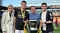 Martin Vitík s rodii a mladím bratrem.