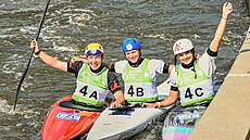 Kajaká�ky v cíli závodu hlídek. Zleva: Tereza Fi�erová, Amálie Hilgertová a...