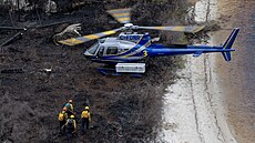 Snímek zachycuje vrtulník ministerstva pírodních zdroj a obnovitelných...