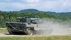 Leopard 2A4 je i přes svá léta výrazně lepším tankem, než jeho sovětský,...