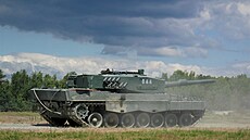 Hlavní bojový tank armády Leopard 2A4 je vybaven výkonným motorem, díky kterému...