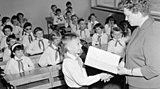 Tisíce �ák� pra�ských devítiletých �kol se 29. �ervna rozlou�ily se �kolním...