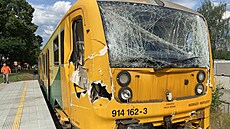 Ve Stráži nad Nisou narazil vlak do nákladního auta převážejícího bagr. (21....