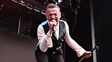 David Gahan na londýnském koncert turné Depeche Mode k albu Memento Mori z...