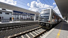 P�estavba �elezni�ní trati mezi Smíchovem a �erno�icemi je po necelých �ty�ech...