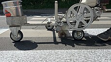 První �svítící� p�echody pro chodce jsou k vid�ní v Hostavicích, dal�í brzy...