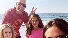 Bruce Willis s manelkou a dcerami v roce 2019