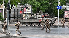 Bojovníci soukromé oldnéské Wagnerovy skupiny se rozmisují poblí...