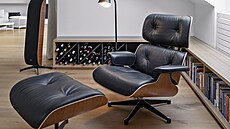 Píjemnou i stylovou relaxaci nabízí ikonické keslo Lounge Chair & Ottoman...