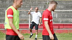 Asistent trenéra Tomá� Polách na tréninku Zbrojovky Brno.