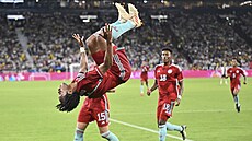 Kolumbijec Juan Cuadrado slaví gól v zápase s N�meckem.