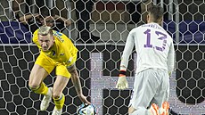 Ukrajinský fotbalista Bohdan Vjunnyk (vlevo) slaví gól proti �pan�lské...