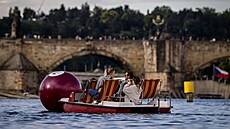 Instalaci River-Pool vytvoil maarský umlec Ottó Vincze. (20. ervna 2023)