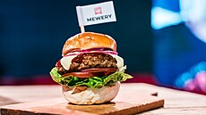 Burger z kultivovaného masa (27. �ervna 2023)