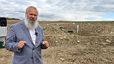 Profesor Jan Frouz p�i p�edstavování experimentálního povodí u Vintí�ova (18....