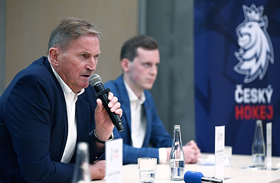 Prezident eského hokeje Alois Hadamczik na tiskové konferenci