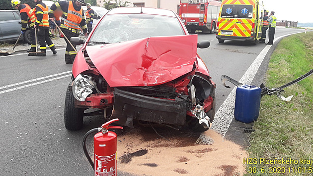 Při nehodě dvou aut na Plzeňsku se zranily řidičky i jejich děti