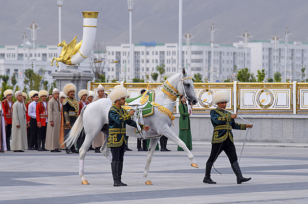 Přijeďte, ale váš itinerář musíme schválit. „Podivný“ Turkmenistán křísí cestovní ruch