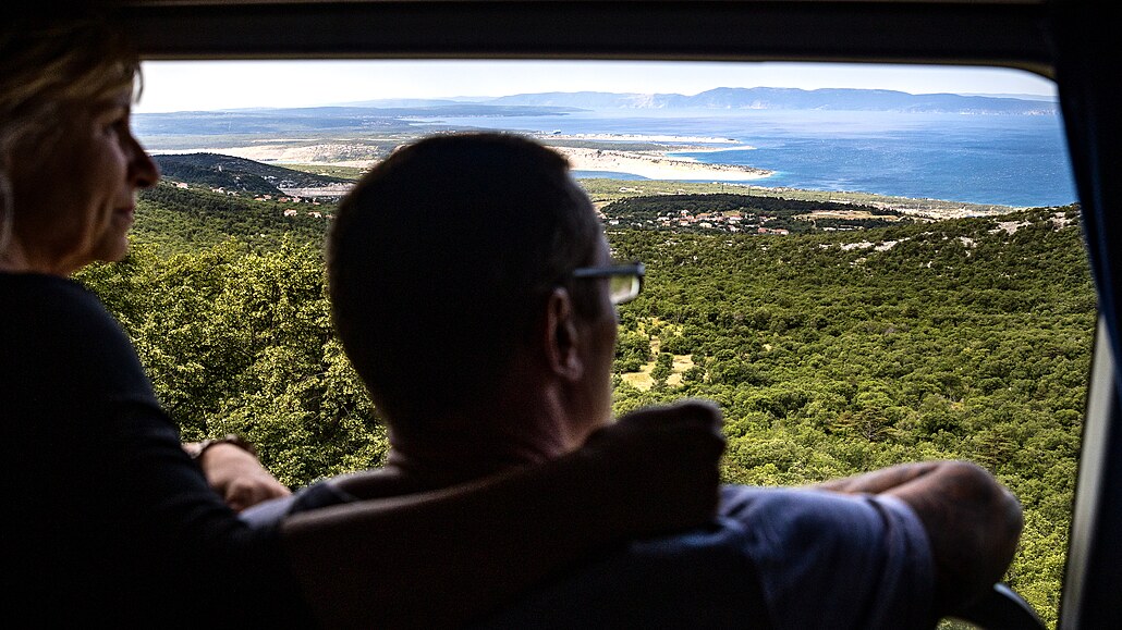 Výhled z okna vlaku pí píjezdu do Rijeky
