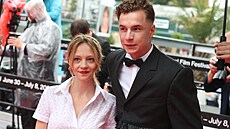 Na ervený koberec karlovarského festivalu dorazil také Oskar Hes. (30. ervna...