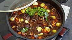 Hov�zí po burgundsku