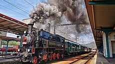 Kdy� léto, tak sluní�ko, a kdy� výlet, tak s párou. Parní lokomotiva 423.009...