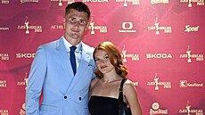 Martin Ne�as a Nikola Mertlová na udílení cen Zlatá hokejka (Praha, 29. �ervna...
