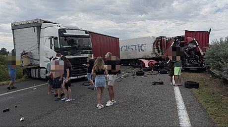 Dopravní nehoda na slovenských hranicích dálnice D2 (5. ervence 2023)