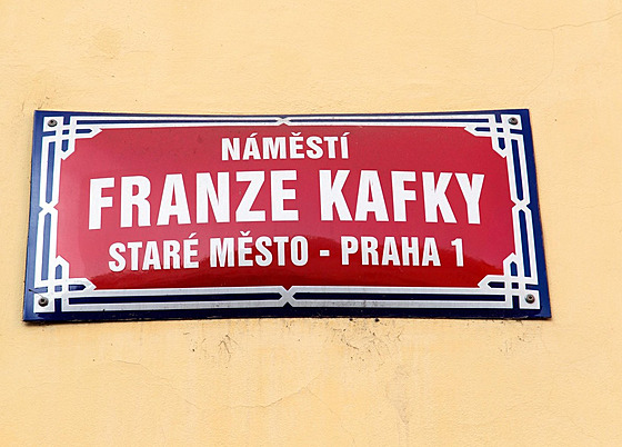 Kafka nasadil brouka do hlavy tenám z celé Evropy, jeho námstí promnit...