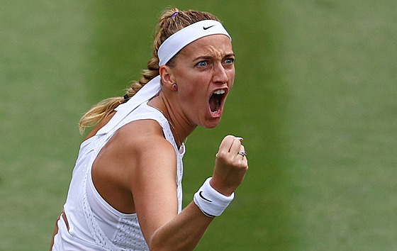 Petra Kvitová se hecuje ve tetím kole Wimbledonu.