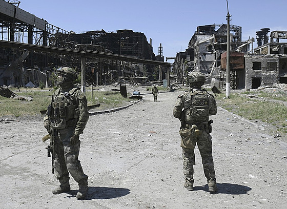 Rutí vojáci v okupovaném Mariupolu. (13. ervna 2022)