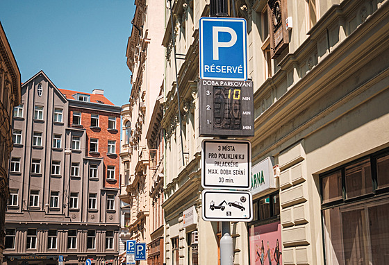 Praha 1 zaala v ulici Palackého s testováním asomíry doby parkování....