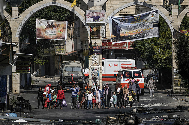 V Tel Avivu najelo auto do lidí, izraelská operace v Džanínu pokračuje