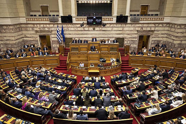 Řecká vláda získala důvěru v parlamentu, premiér Mitsotakis slíbil změny
