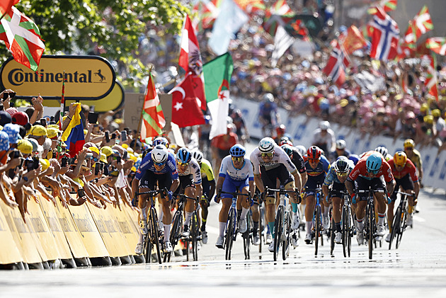 ONLINE: Trocha klidu na Tour. Sprinteři vyhlíží finiš na závodním okruhu