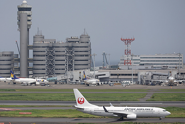 Do letadla bez zavazadel. Japan Airlines rozjíždějí službu zápůjčky oblečení