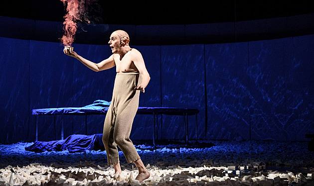 V divadle můžu riskovat a chybovat, ve filmu vás zakonzervují, říká herec Kern