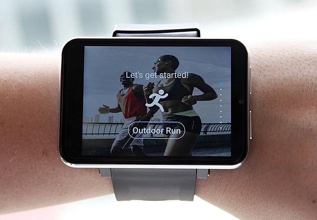 Místo kochání krajinou si měříme tempo. Špičkoví běžci kritizují chytré hodinky