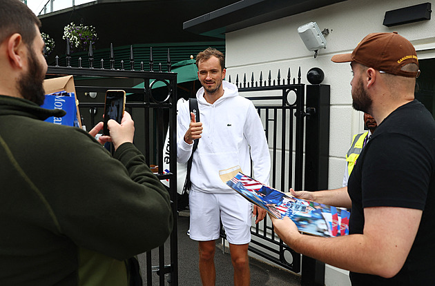 Vyhnanci se vrací do ráje. Wimbledon ale nevítá Rusy a Bělorusy bez výhrad