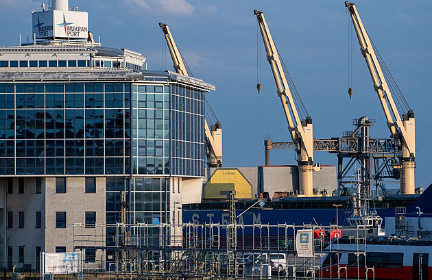 Německo umožní výstavbu LNG terminálu na Rujáně, letovisko se brání u soudu