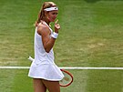 Marie Bouzková b�hem osmifinále Wimbledonu.