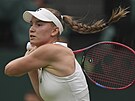 Obhájkyn titulu Jelena Rybakinová Z Kazachstánu bhem prvního kola Wimbledonu.