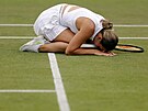 Ukrajinská tenistka Marta Kosuková po otoeném zápase s Mariou Sakkariovou v...