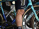 Noha panlského cyklisty Luise Leóna Sáncheze z Astany ped startem Tour de...