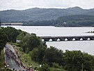 Peloton ve druhé etap Tour de France projídí baskickou provincií Álava,...